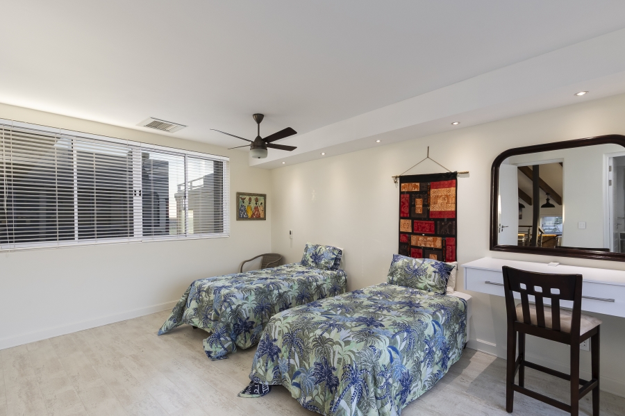 To Let 4 Bedroom Property for Rent in Harbour Island Western Cape